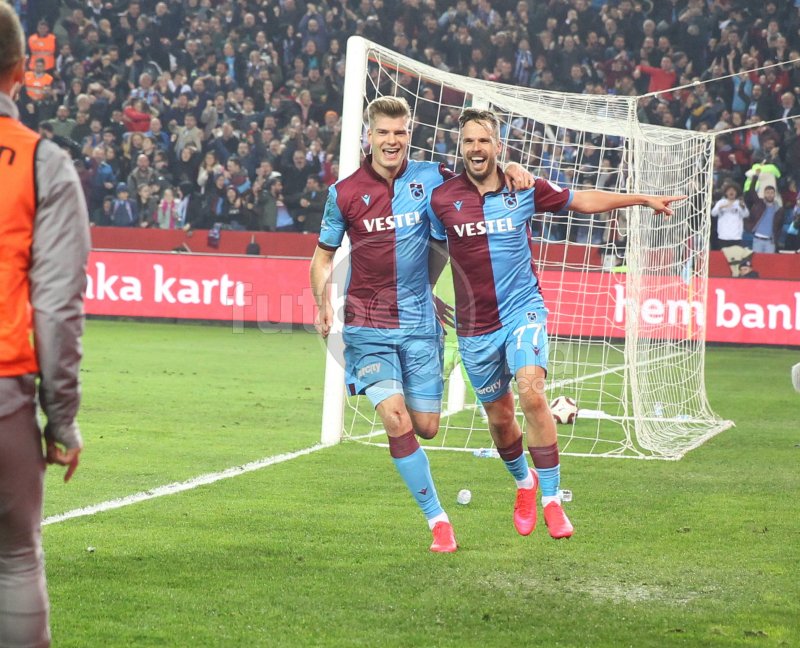 İlk maç Trabzon'un! (Trabzonspor 2-1 Fenerbahçe maç özeti izle)