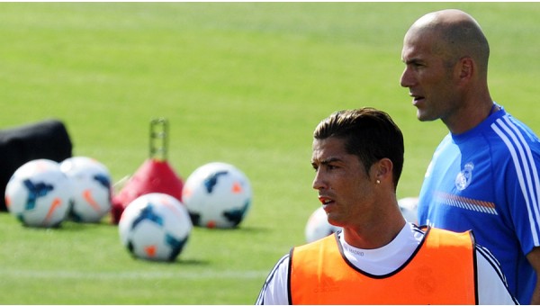 Zidane, Ronaldo'yu övdü