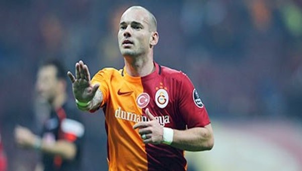 Wesley Sneijder, Günay Güvenç'i yine boş geçmedi