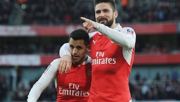 Arsenal kupada tur vizesini Alexis Sanchez ile aldı