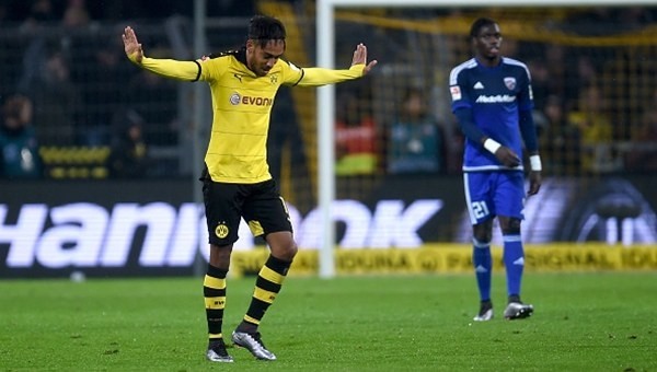 Auba atıyor, Dortmund kazanıyor