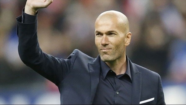 Zidane'ın Real Madrid kulübesindeki bu görüntüleri tartışma yarattı - İZLE
