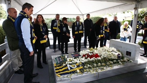 Mustafa Koç kabri başında anıldı - Fenerbahçe Haberleri