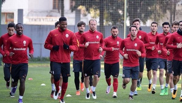 Galatasaray'da 8 futbolcu gönderiliyor