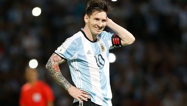 Lionel Messi, Arjantin ile 50. golünü attı - Dünyadan Futbol Haberleri