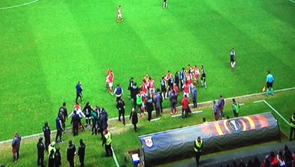 Volkan Şen, Braga - Fenerbahçe maçının son anlarında çıldırdı