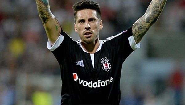 Beşiktaş'ta Jose Sosa için karar verildi