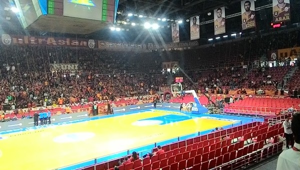 Strasbourg maçı öncesi Galatasaray'da protokol tribünü krizi