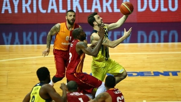 Fenerbahçe, Galatasaray'ı devirdi