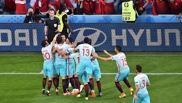 Burak Yılmaz'ın Çek Cumhuriyeti maçında golünden sonra ilginç olay