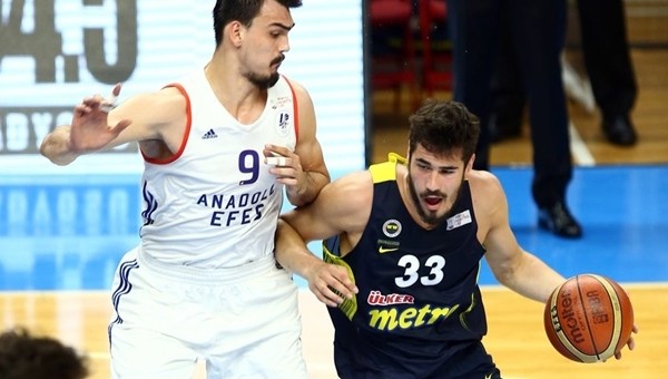 Basketbol Haberleri: Fenerbahçe deplasmanda Anadolu Efes'i devirdi