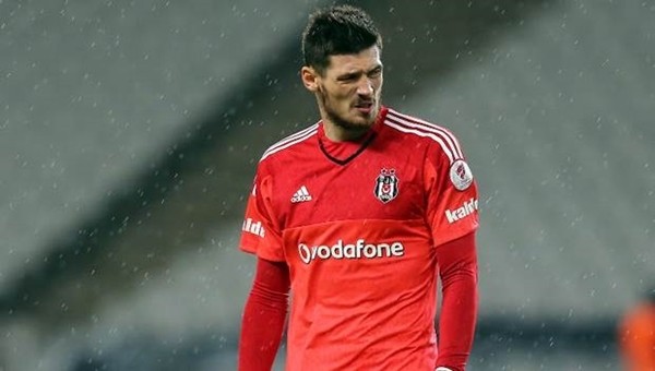 Beşiktaş Haberleri: Denys Boyko takımda kalıyor mu?