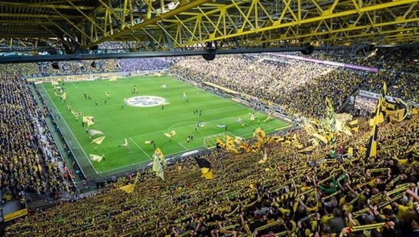 Borussia Dortmund taraftarı rakipleri kıskandırdı