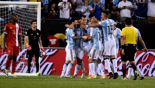 Arjantin, Panama'yı dağıttı! Messi şov yaptı