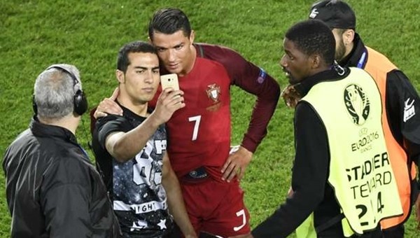 Cristiano Ronaldo'nun özçekimi Portekiz'i yaktı