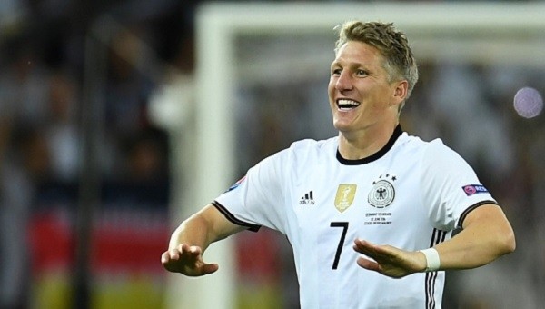  Almanya'da Schweinsteiger 84 gün sonra çıktığı maçta Ukrayna'ya golünü attı
