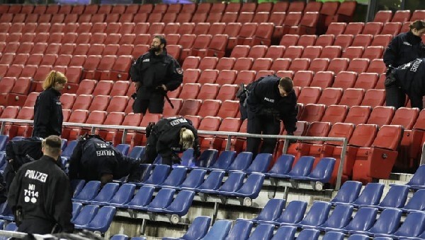 Fransa - Romanya maçı öncesi polis araması