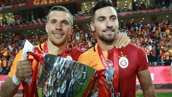  Sinan Gümüş, Lukas Podolski'ye başarı diledi