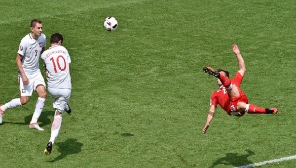 Euro 2016 İsviçre - Polonya Shaqiri'nin rövaşata golü (İZLE)