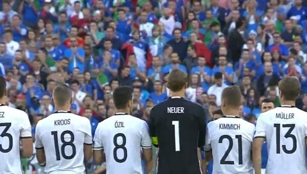 Almanya - İtalya maçında İstanbul için saygı duruşu