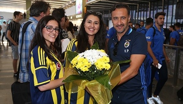 Fenerbahçe'ye Prag'da çiçekli karşılama