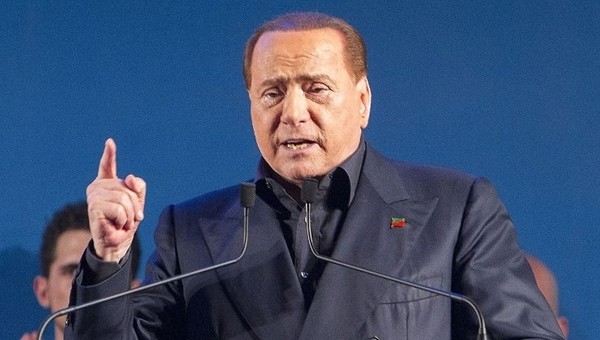  Berlusconi, Milan'ı Çinlilere satıyor