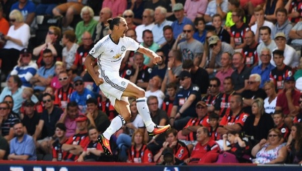 Açılışların adamı Zlatan! Premier Lig'de ilk golü