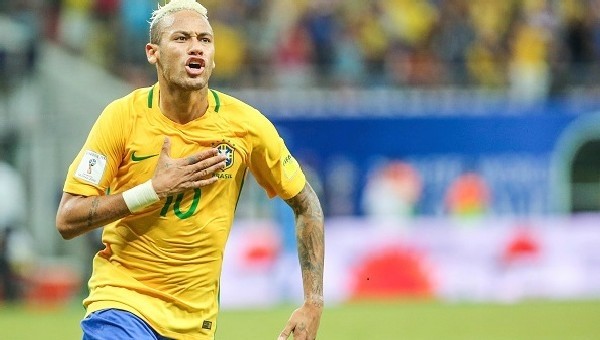 Neymar, Brezilya tarihine geçti