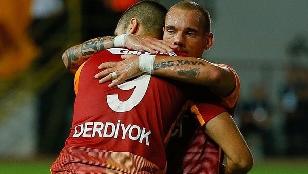 Eren Derdiyok hazır, Sneijder çok zor