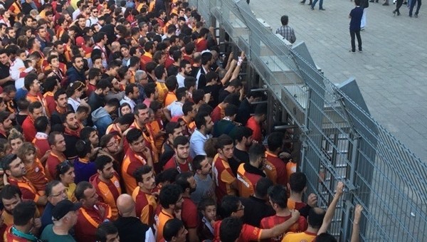 Galatasaray yönetimi taraftarın çağrısına sessiz kalmadı
