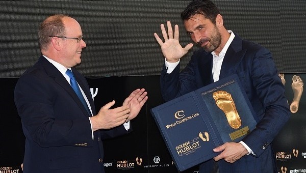 Gianluigi Buffon'a 'Altın Ayak' ödülü