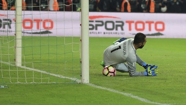 Volkan Babacan gollerin yarısını penaltıdan yedi