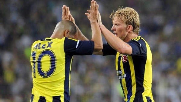 Kuyt ve Alex'ten Fenerbahçe taraftarına mesaj