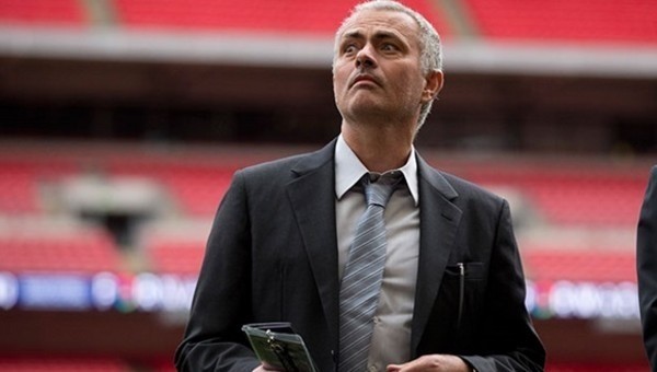 Şişeleri tekmeleyen Jose Mourinho'nun cezası belli oldu