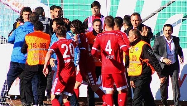 'Sivasspor kalecisi Tolgahan Acar anama avradıma sövdü'