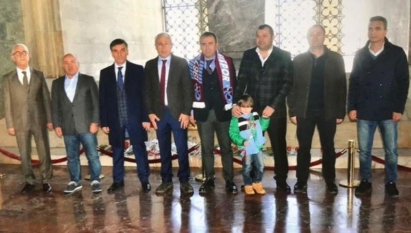 Trabzonspor yönetimi Anıtkabir'i ziyaret etti