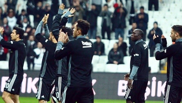 Beşiktaş taraftarı Vodafone Arena'da takımına sahip çıktı