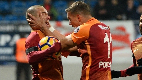 Galatasaray Kasımpaşa'ya top göstermiyor