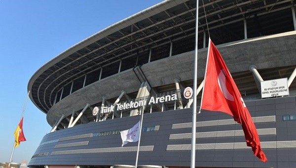 TT Arena'da bayraklar yarıya indirildi