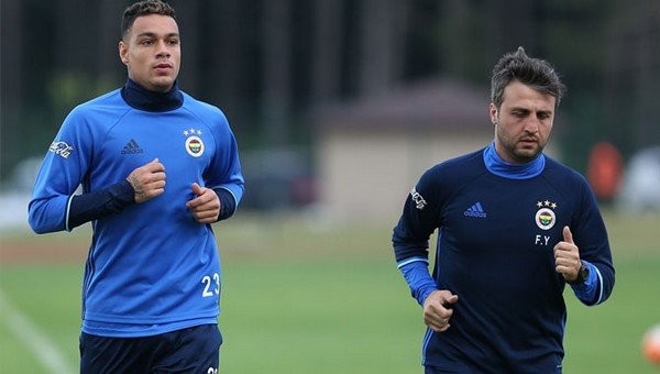 Van der Wiel: 'Fenerbahçe'den ayrılmayı düşünmüyorum'