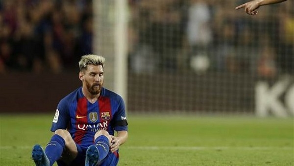 Barcelona, Messi hakkında konuşan yöneticiyi kovdu
