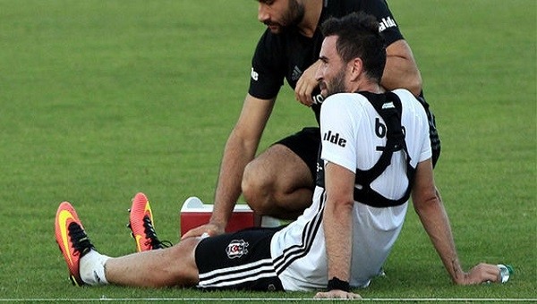 Beşiktaş'ta Gökhan Gönül'ün sakatlığı korkuttu