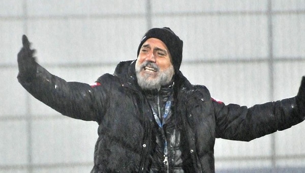 Çaykur Rizespor - Karabükspor maçında Hikmet Karaman'ı çıldırtan pozisyon