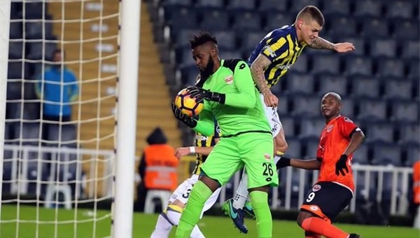 Charles Itandje, Fenerbahçe'yi durdurdu