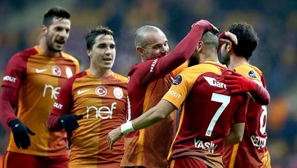 Galatasaray 6-0 Akhisar Sneijder'in topuk pası canlı yayında oldu