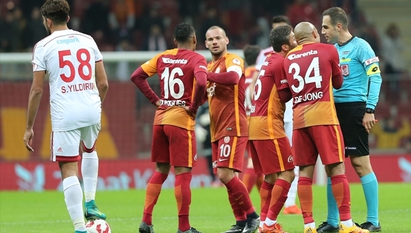 Galatasarayda 9 ay sonra bir ilk yaşandı