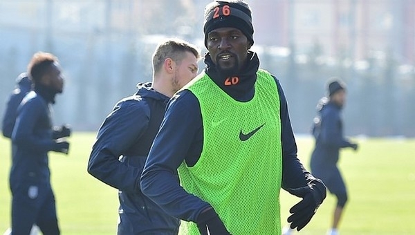 Emmanuel Adebayor, Galatasaray'a karşı oynayacak mı?