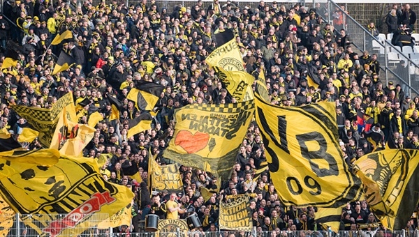 Alman Federasyonu 88 Dortmund taraftarını tribünlerden men etti