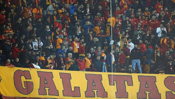 Başakşehir - Galatasaray maçında Riekerink, Dursun Özbek ve yönetime istifa çağrısı