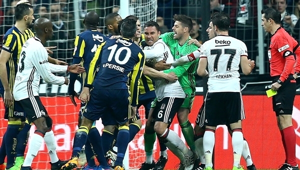 Beşiktaş - Fenerbahçe derbisinin gergin geçmesinde en büyük pay kime aitti?